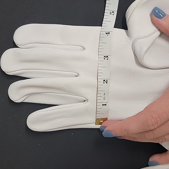 Goatskin Unlined Gloves - Picture 4 of 4